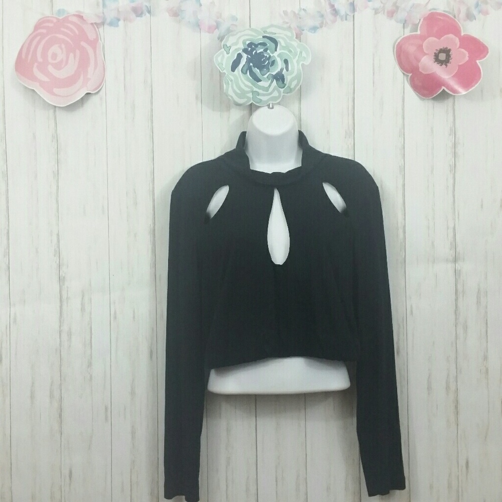 Monif C. Cropped Cut Out Top Size 2